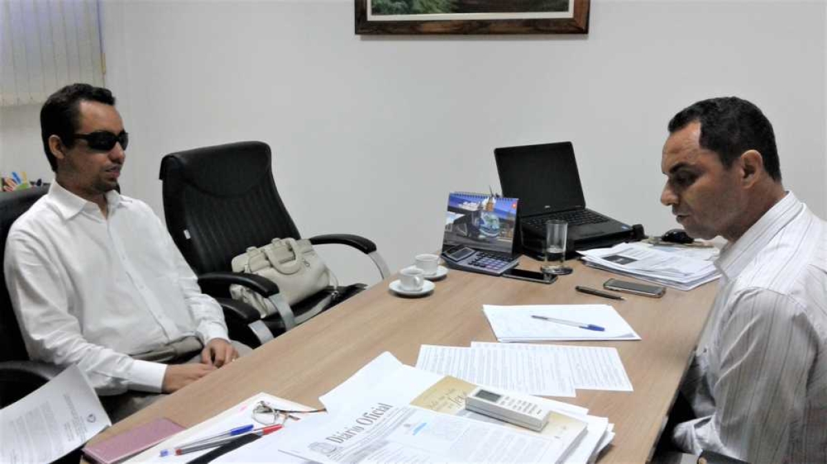 Lucas Aribé cobra adaptação na frota de carros nas empresas de táxis no município de Aracaju (Foto: Sheyla Morales/Assessoria Lucas Aribé)