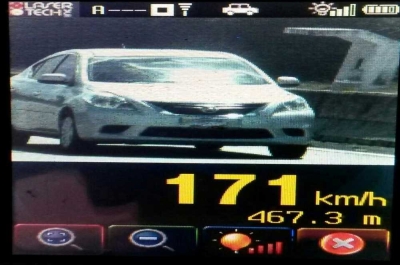 Na fiscalização de velocidade, foram flagrados 419 condutores trafegando em velocidade acima da permitida na rodovia (Foto: PRF)