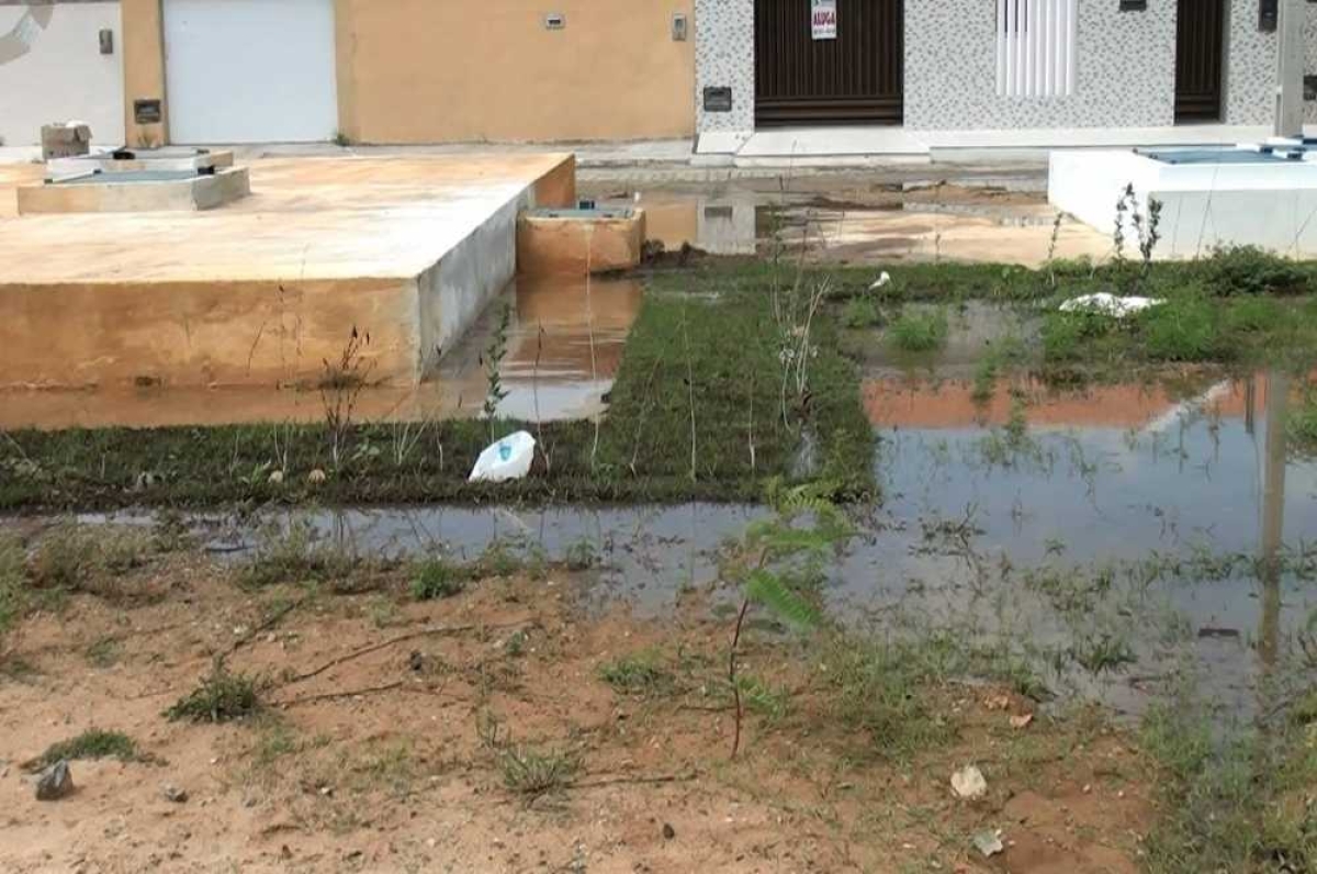 Sistema de esgoto na Zona de Expansão de Aracaju causa sérios problemas aos moradores da região (Foto: Arquivo/Portal Infonet)