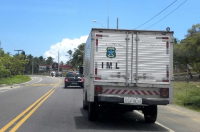 Corpo foi recolhido pelo IML e aguarda chegada de parentes (Foto: Arquivo/Portal Infonet)