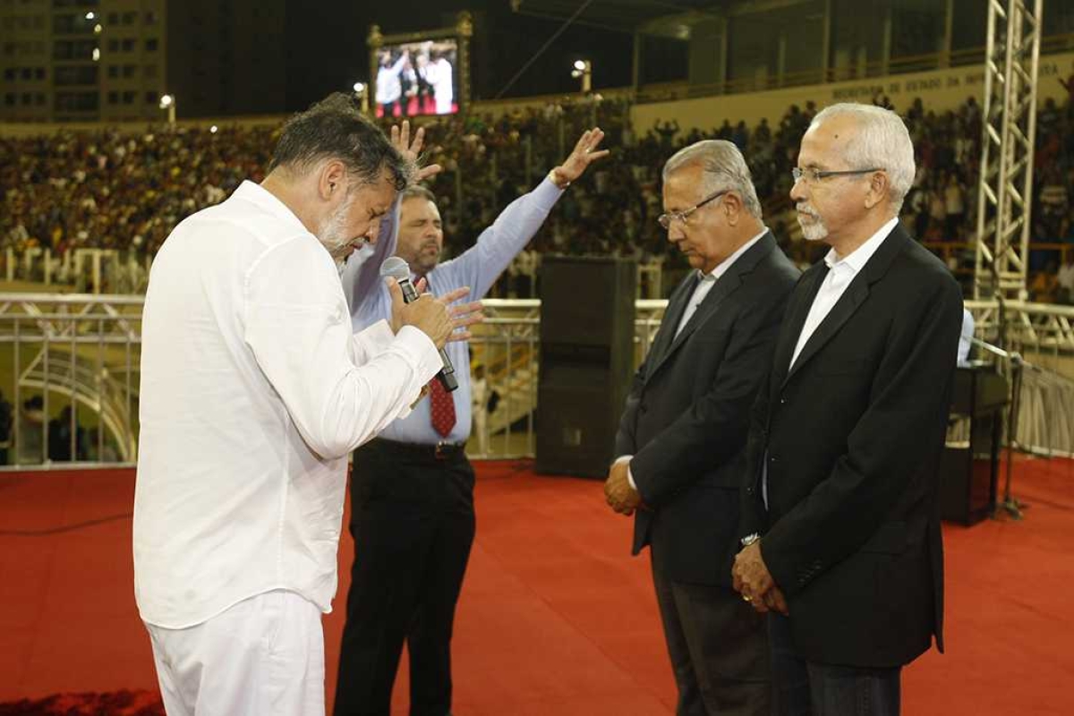 Governador participou do culto evangélico da Igreja Universal do Reino de Deus (Foto: Victor Ribeiro/ASN)