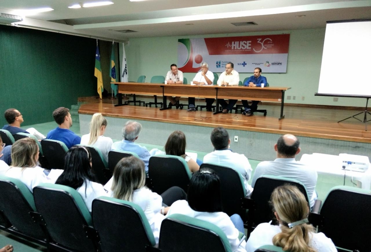 Secretário de Saúde de Sergipe reúne gestores do Huse e recebe apoio dos profissionais pelas medidas adotadas (Foto: SES/SE)