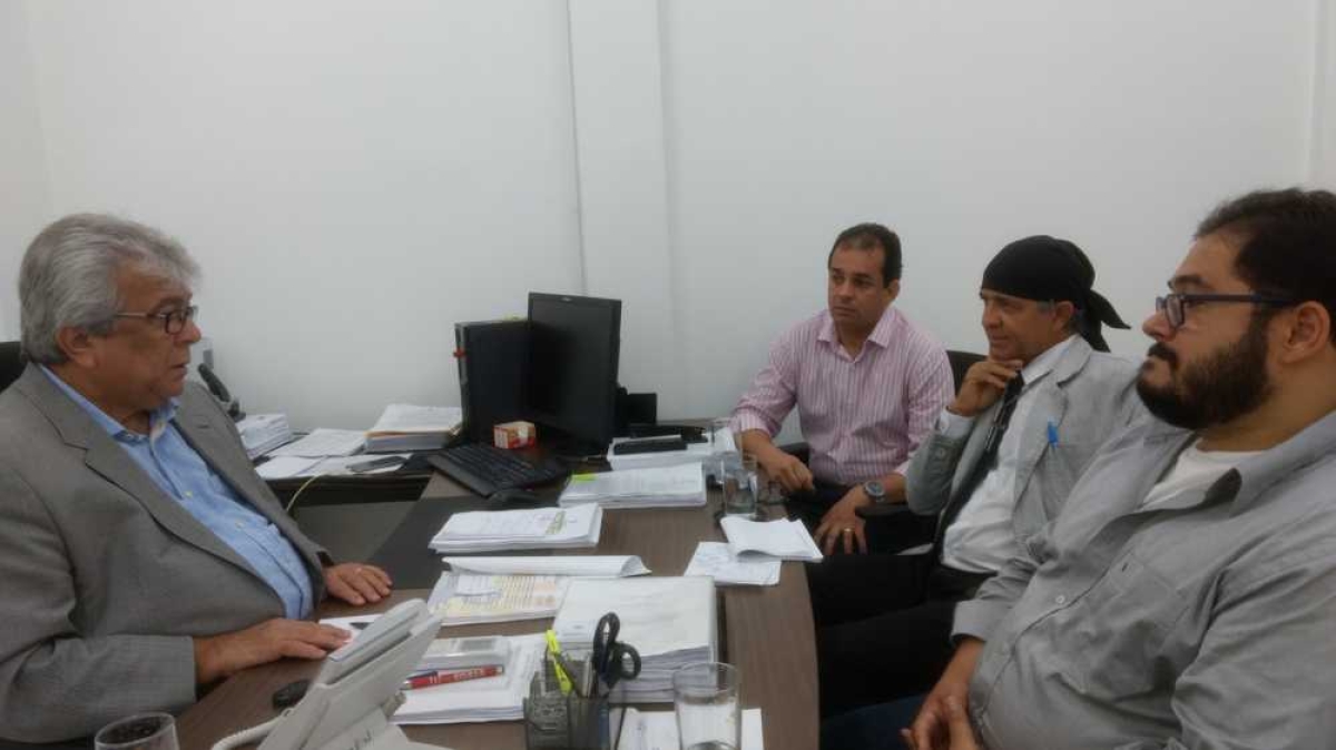 Deputado Moritos Matos afirma a Almeida Lima que a Maternidade de Capela é viável (Foto: Andréa Oliveira/Assessoria Moritos Matos)