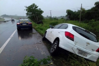 Os dois acidentes foram causados por aquaplanagem (Foto: PRF)