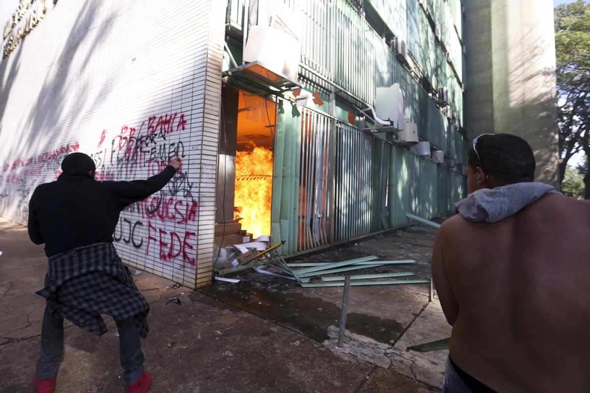 Centrais sindicais realizam manifestação em Brasília (Foto: Marcelo Camargo/Agência Brasil)