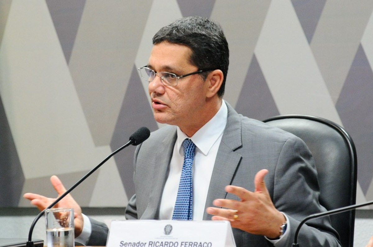 O senador Ricardo Ferraço apresentou seu relatório sobre a reforma trabalhista na CAC, mantendo o texto aprovado pela Câmara dos Deputados (Foto: Geraldo Magela/Agência Senado)