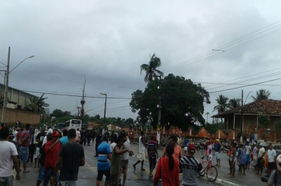  Ponte foi fechada às 3h da manhã (Foto: Movimento sindical e dos Trabalhadores Rurais Sem Terra)