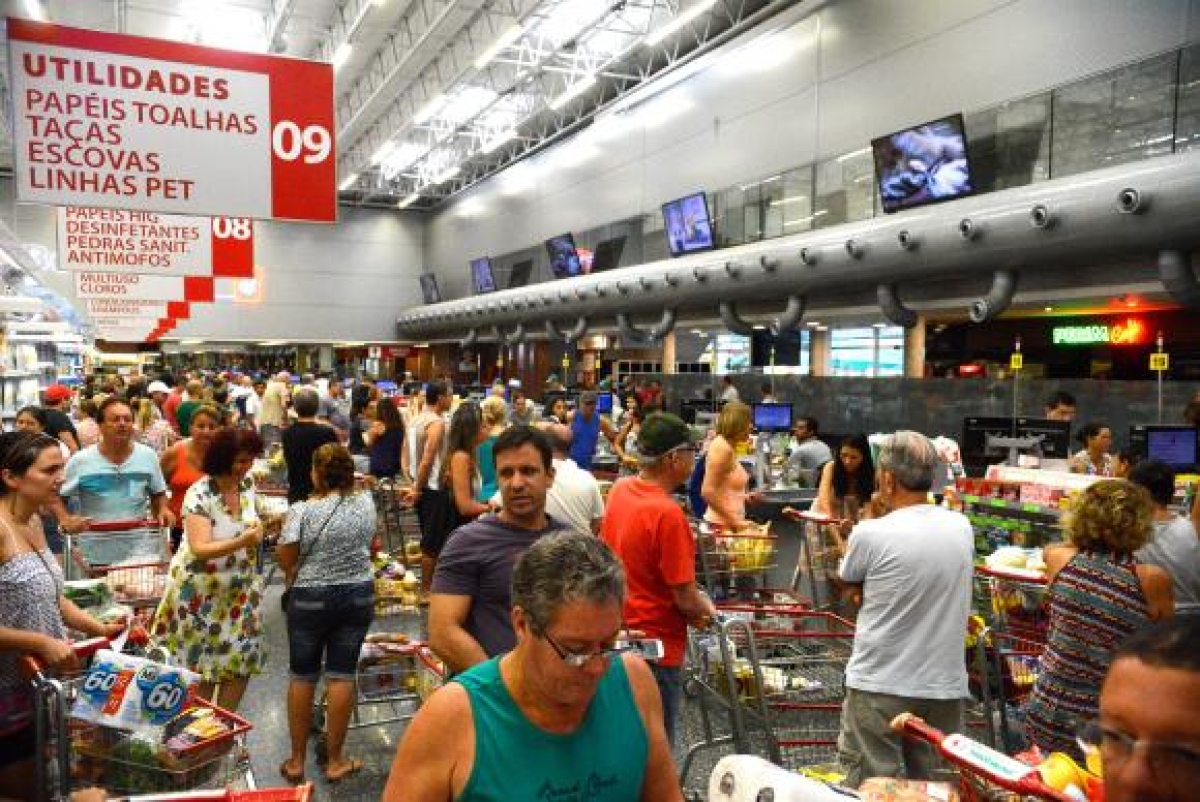 Pesquisa do IBGE constatou queda de preços em vários setores da economia contribuindo para a redução do índice de inflação (Foto: Tânia Rêgo/Agência Brasil)