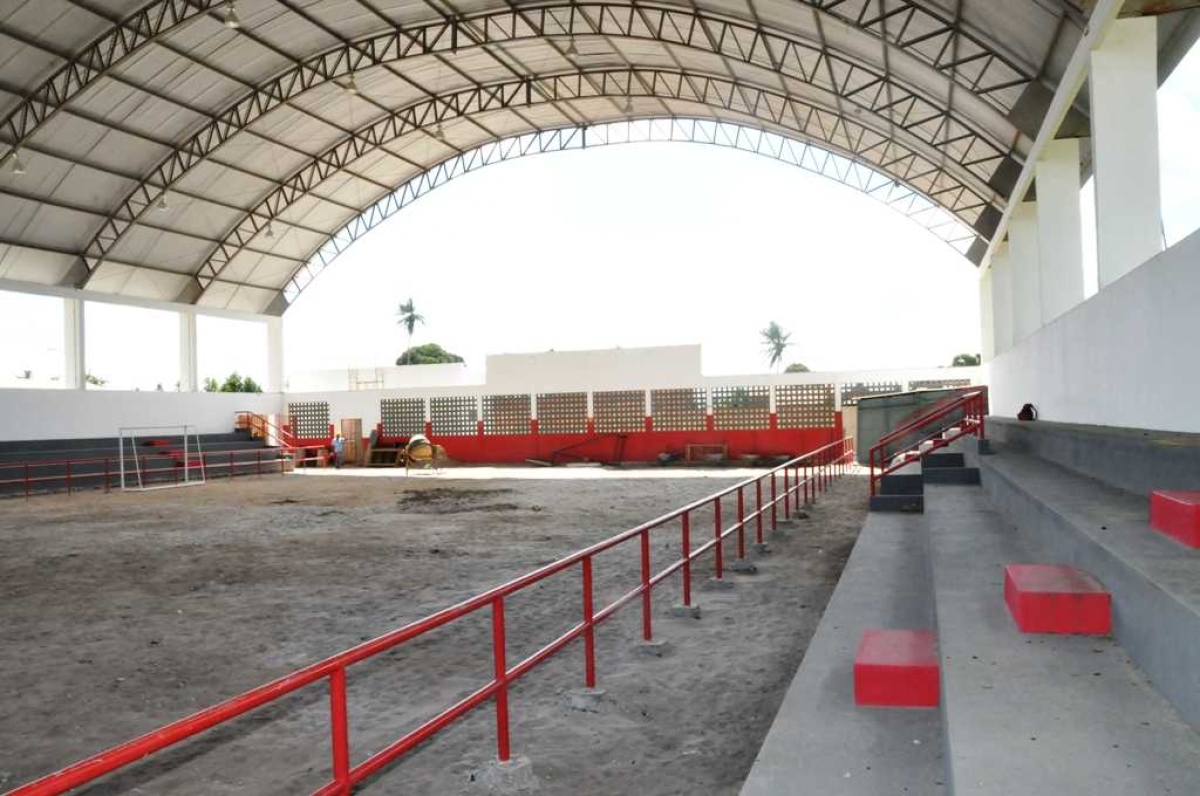 Governo de Sergipe constrói 44ª quadra esportiva pelo Programa Sergipe Cidades (Foto: Jorge Reis/Assessoria Seinfra/SE)