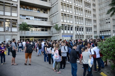 Por falta de recursos, a Universidade do Estado do Rio de Janeiro teve de suspender o ano letivo (Foto: Tomaz Silva/Agência Brasil)