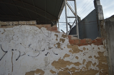  O muro cedeu na madrugada desta sexta (Foto: Portal Infonet) 
