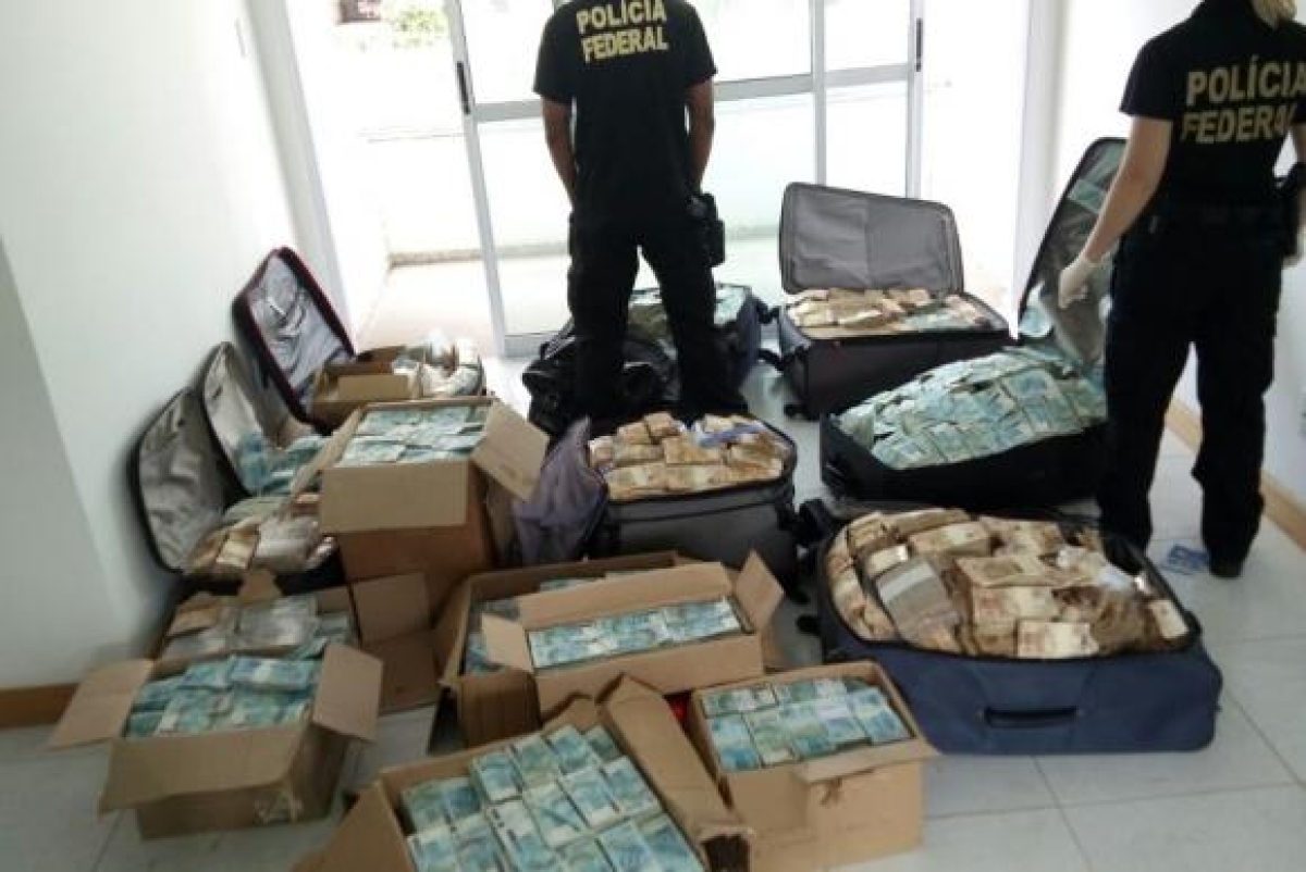Polícia Federal acha malas e caixas com dinheiro em imóvel supostamente usado por Geddel (Foto: Divulgação/Polícia Federal)