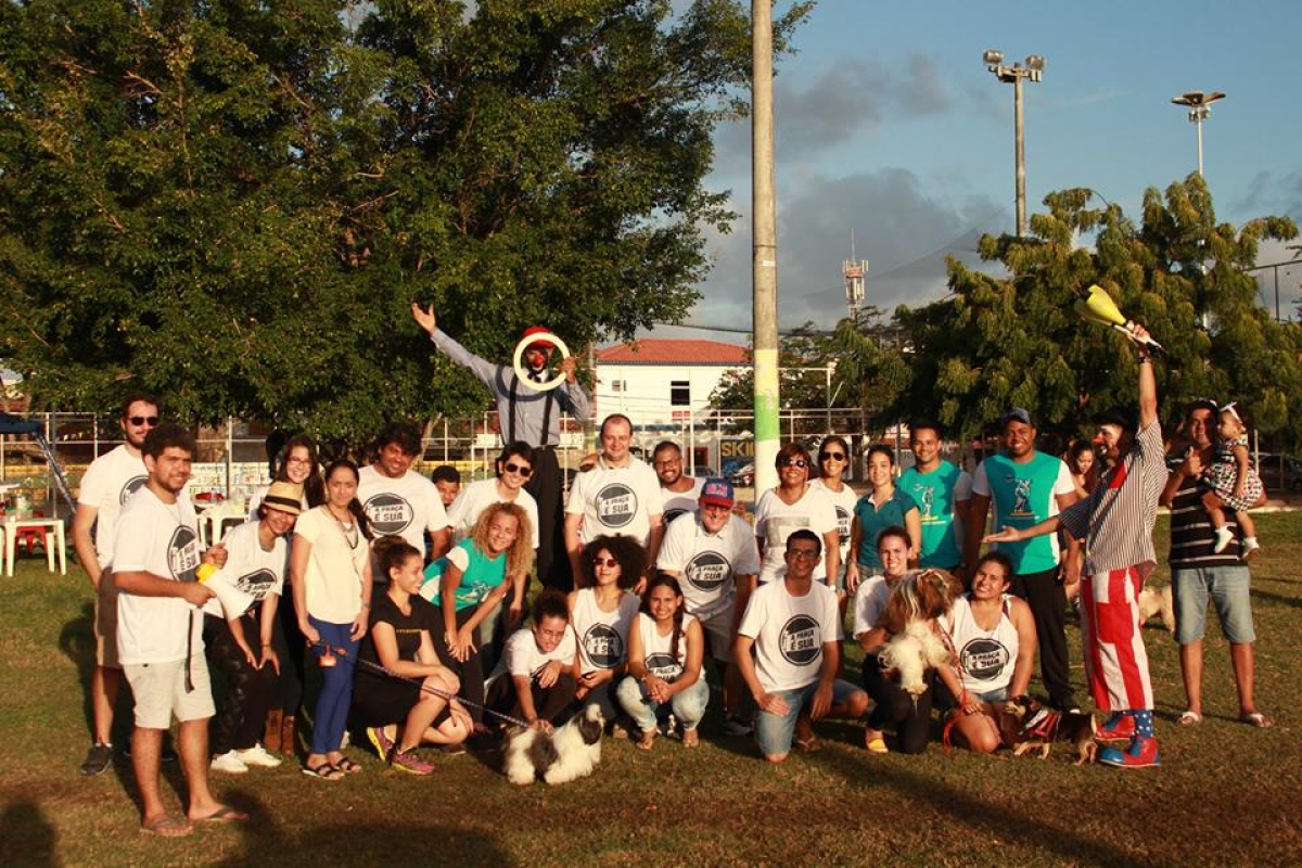 Estudantes de Arquitetura realizam intervenção em praça do Ponto Novo (Foto: Luli Morante)