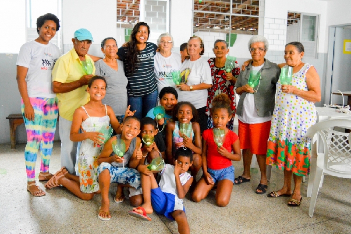Atividade estimula integração entre crianças e idosos do Cras Madre Tereza de Calcutá (Foto: Danillo França/PMA)