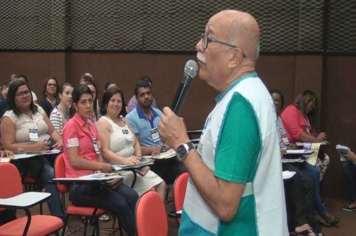 Doutor Almir Santana entende que agentes de saúde têm papel fundamental para instruir portades sobre uso do medicamento (Foto: Portal Infonet) 