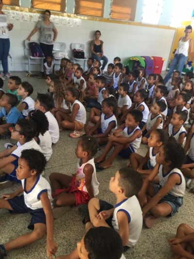 Crianças observam atentas aos ensinamentos do PSE (Foto: divulgação)