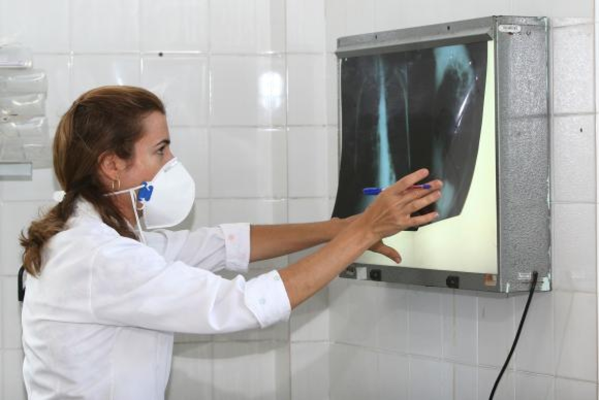 �? necessário ficar atento aos sintomas da tuberculose para dar início ao tratamento e, com isso, interromper a contaminação das outras pessoas (Foto: Agecom Bahia)