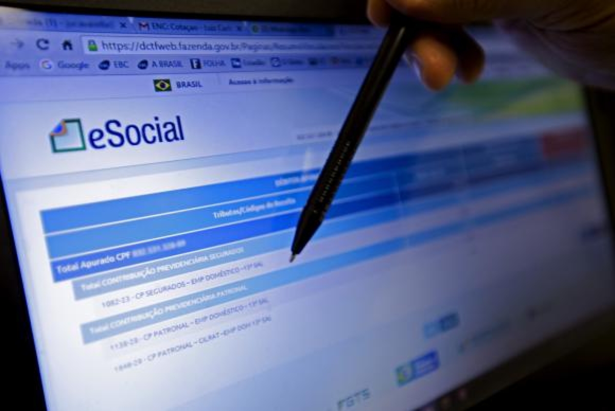 Empresas com faturamento anual superior a R$ 78 milhões serão as primeiras a sincronizar no eSocial os dados contábeis de seus trabalhadores (Foto: Marcelo Camargo/Agência Brasil)