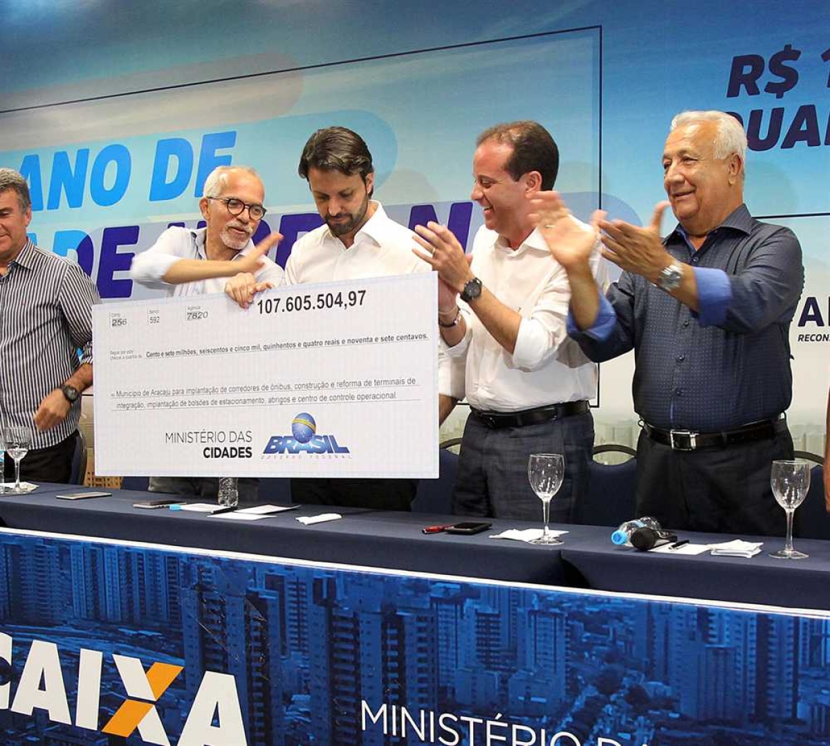 Governador de Sergipe participa da assinatura do Plano de Mobilidade Urbana de Aracaju (Foto: Andre Moreira/ASN)