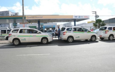 Reforma dos pontos de táxi-lotação agrada usuários e profissionais do serviço (Foto: SMTT/Aracaju)