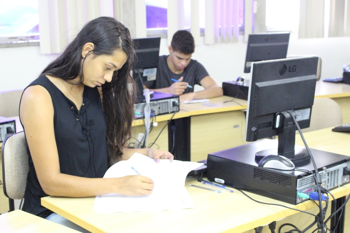 Candidatos inscritos no NAT participam de seleção para Jovem Aprendiz na Emgetis (Foto: Seidh/SE)