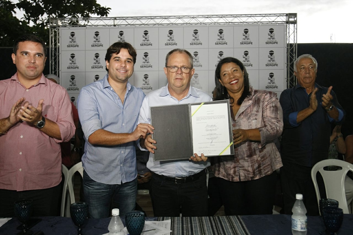 Governador de Sergipe leva investimentos para os municípios de Muribeca e Malhada dos Bois (Foto: Victor Ribeiro/ ASN)