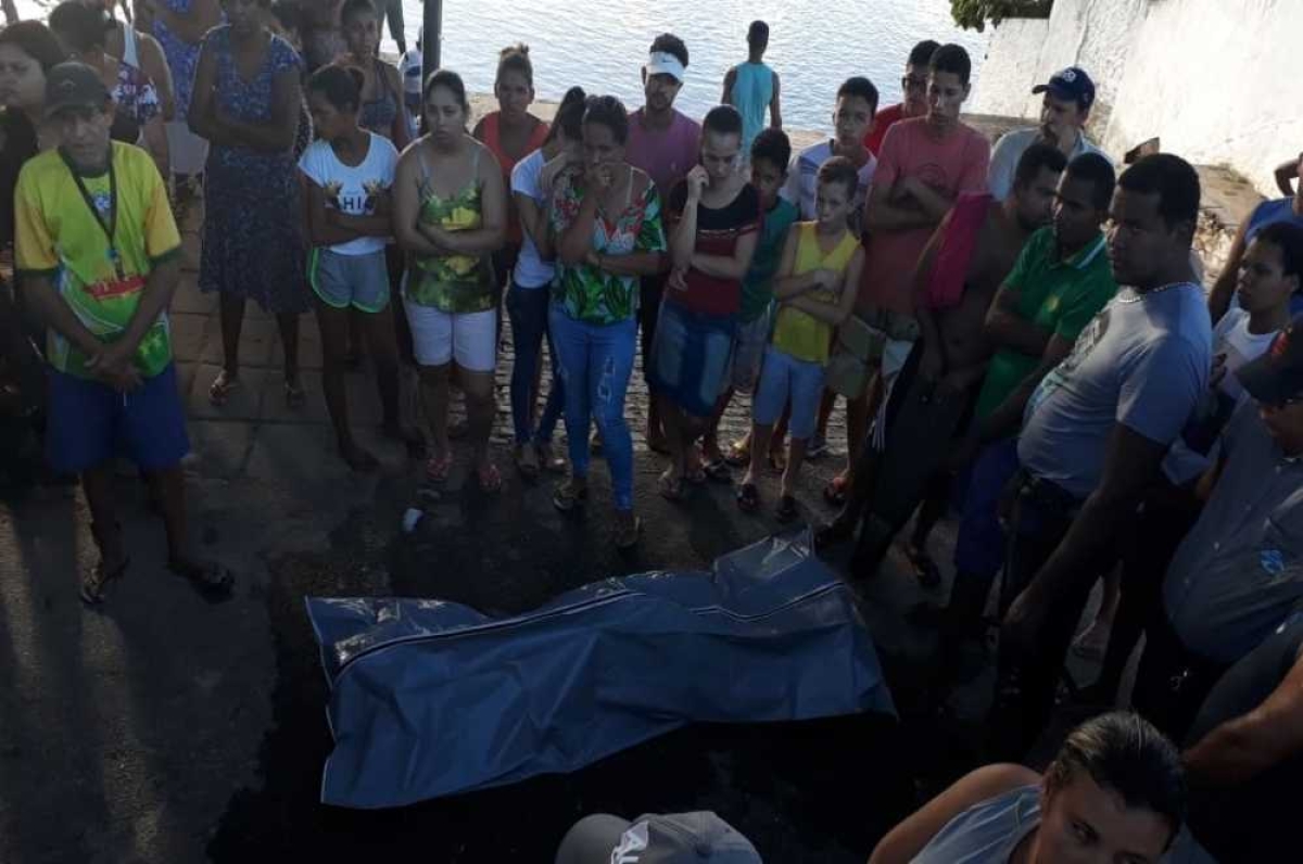 Corpo do jovem foi encontrado pelos bombeiros e pescadores (Foto: CBM/SE)