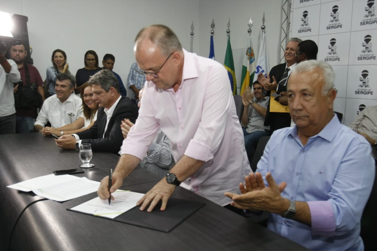 Governador assina edital de concurso para delegado da Polícia Civil de Sergipe (Foto: Victor Ribeiro/ ASN)