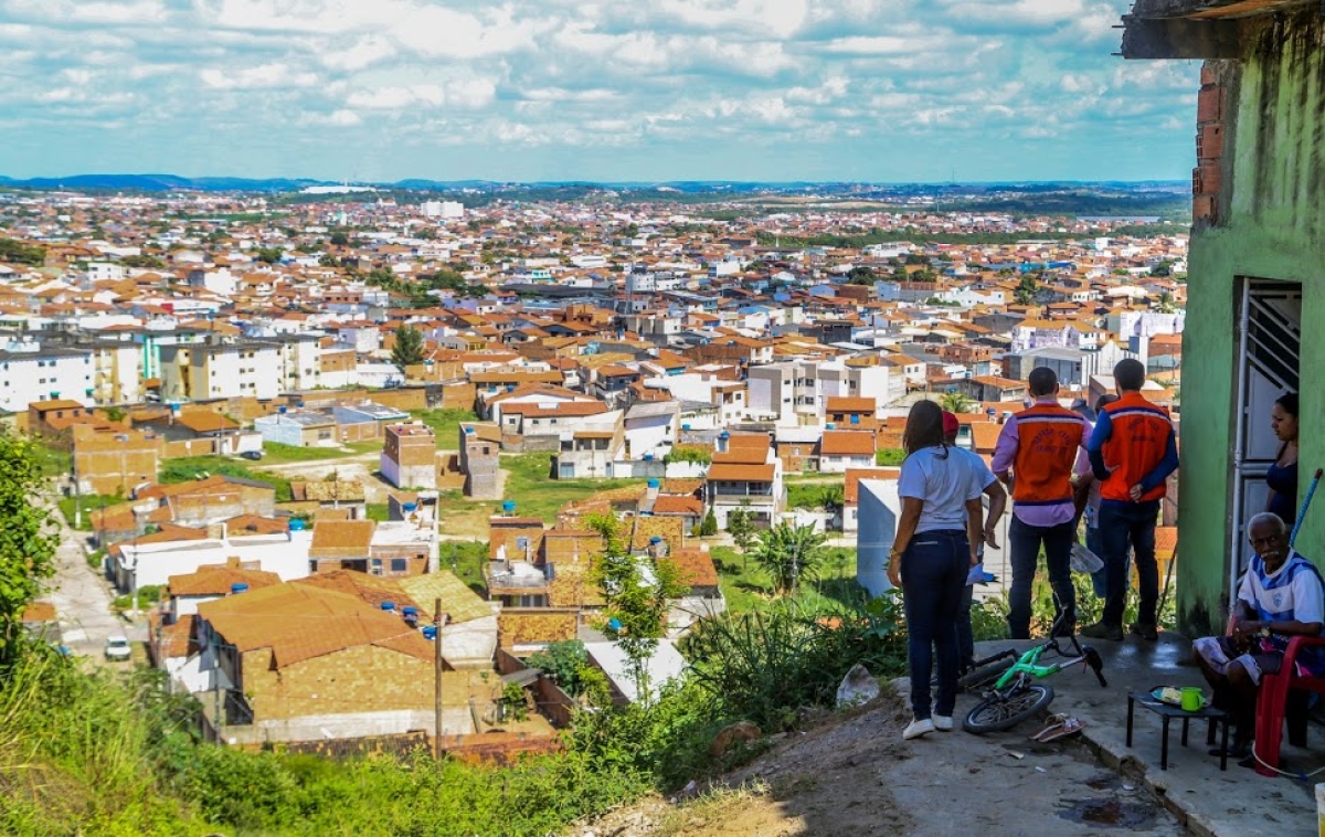 Defesa Civil de Aracaju verifica áreas de descarte irregular de lixo e entulho no bairro Cidade Nova (Foto: Felipe Goettenauer/ PMA)