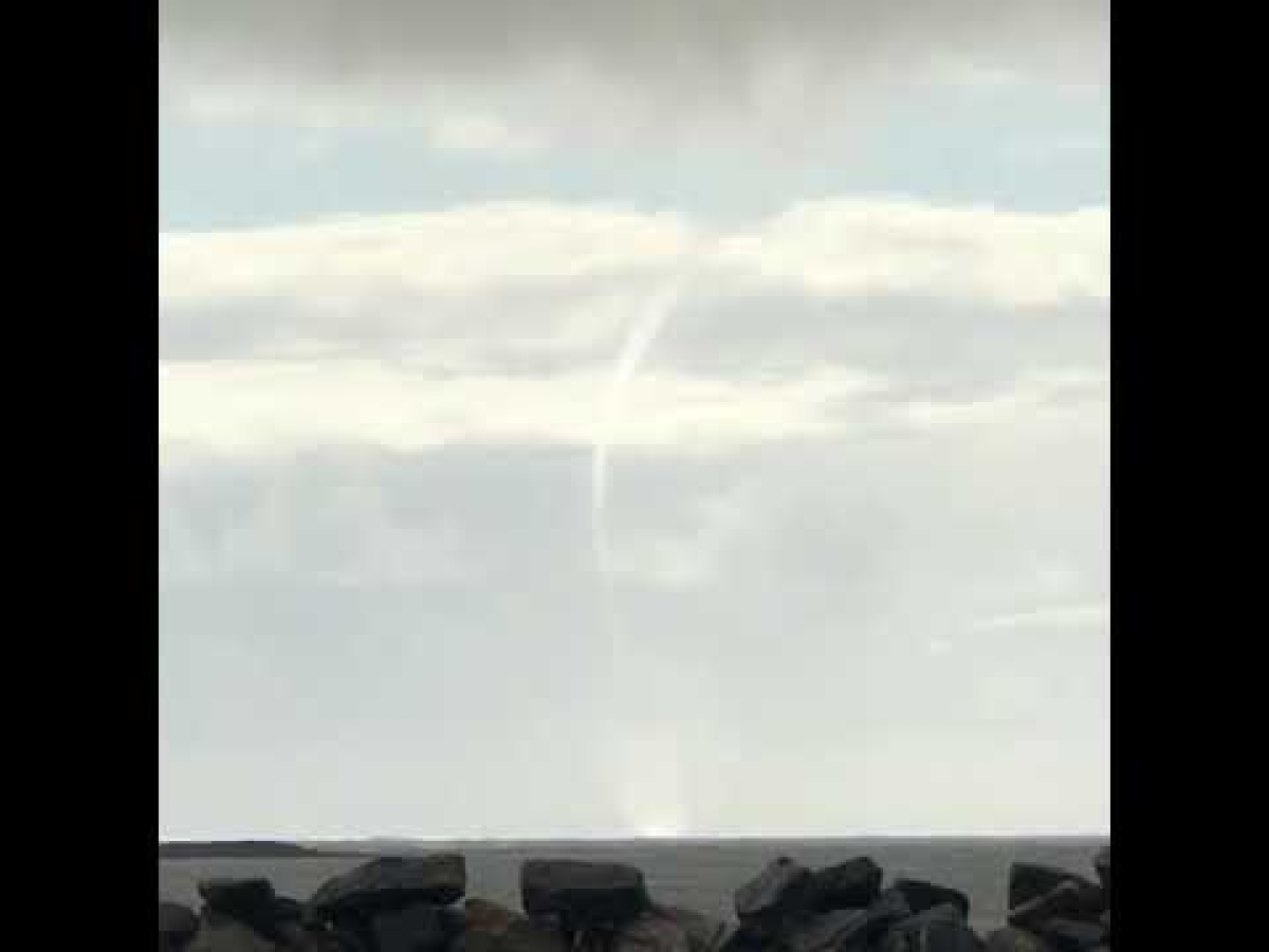Confira o vídeo do tornado registrado na praia da Costa  (Imagem: Reprodução de vídeo/ Portal Infonet)