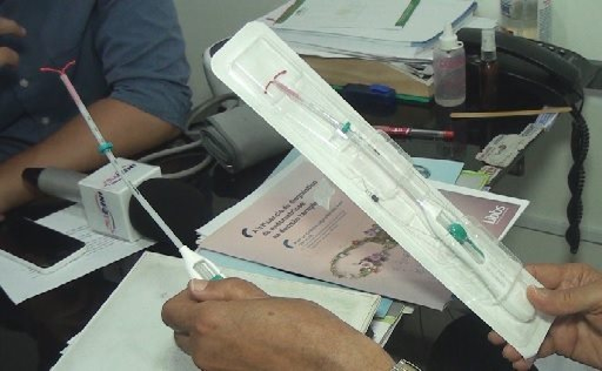 Ginecologista recomenda uso do DIU como contraceptivo para jovens (Imagem: Reprodução de vídeo/ Portal Infonet)