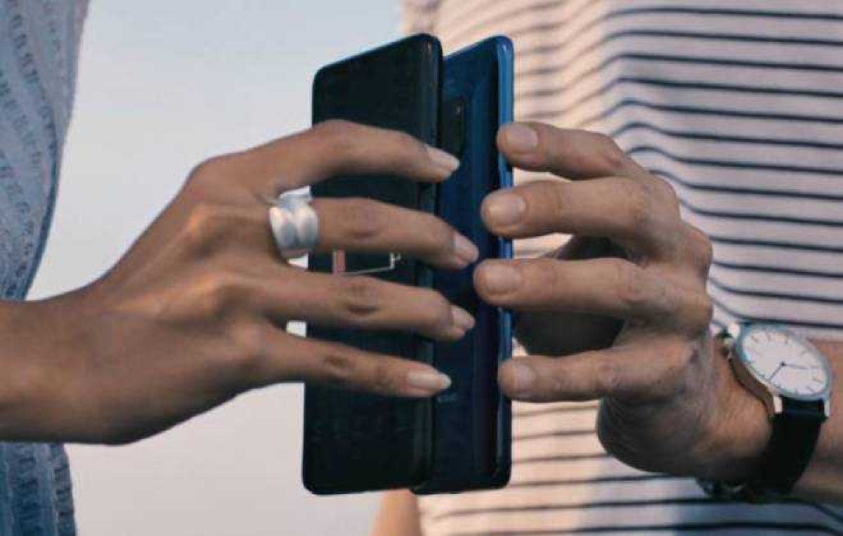 Huawei Mate 20 Pro é um celular capaz de recarregar sem fios até o iPhone (Foto: Huawei)