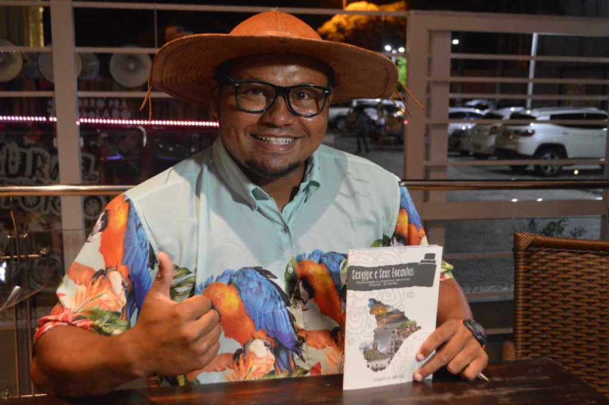Chiquinho do Além-Mar lança livro �??Sergipe e seus encantos�?? (Foto: Portal Infonet)