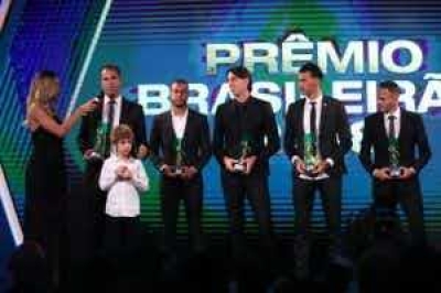 Palmeiras e Inter dominam seleção do Prêmio Brasileirão 2018 (Foto: Via Onefootball)