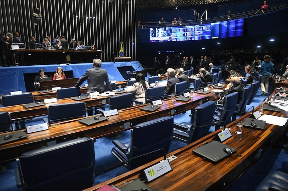 O projeto, que segue para sanção, determina que, quando o aluno faltar a 30% do máximo de aulas permitido (25% do total), as escolas devem notificar os pais e o conselho tutelar. Percentual atual é 50% (Foto: Jefferson Rudy/ Agência Senado)