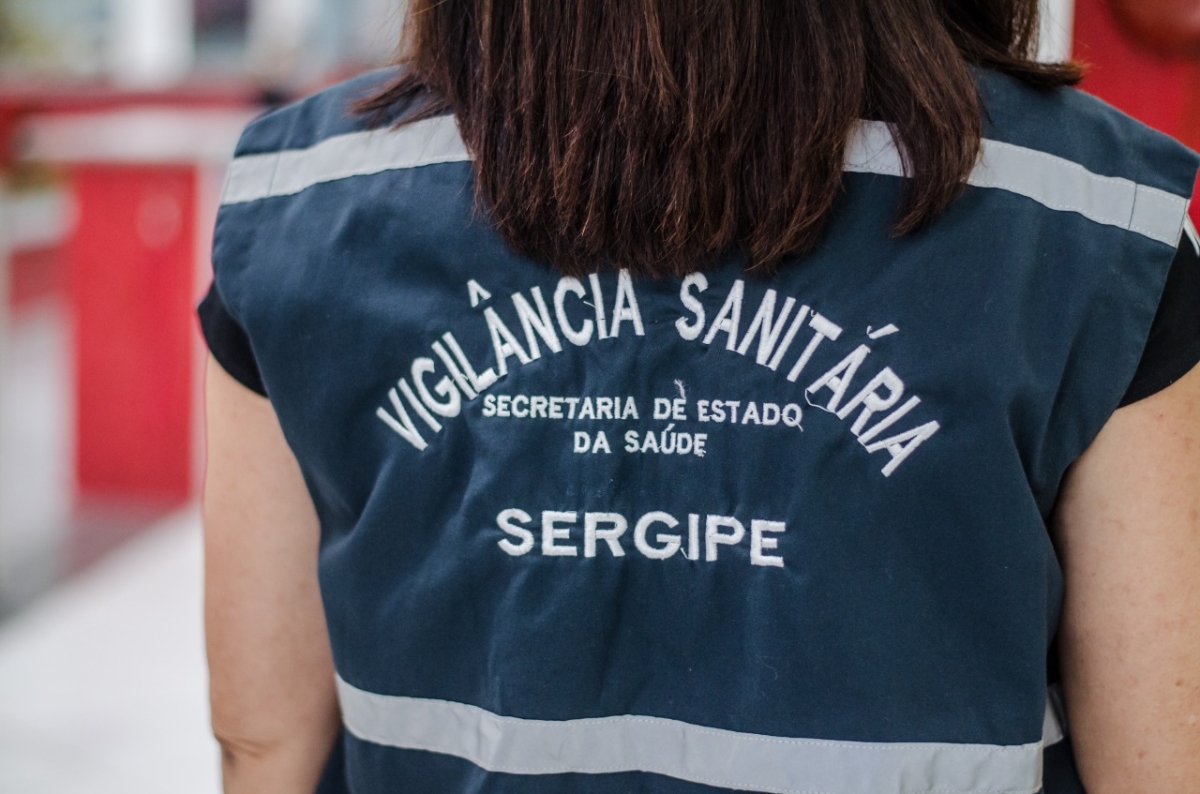 Vigilância Sanitária de Sergipe dá dicas aos foliões sobre cuidados com bebidas e alimentos (Foto: Flávia Pacheco/ SES/SE)