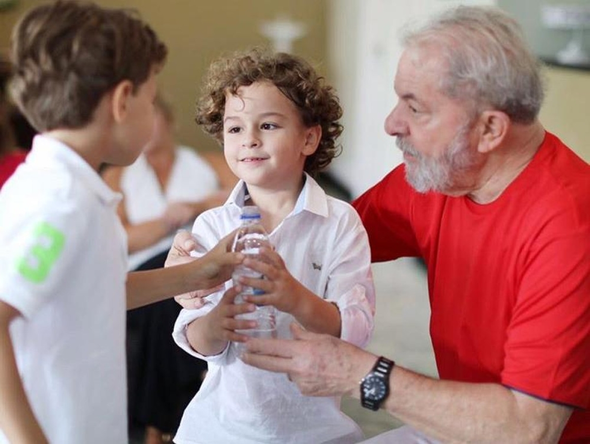 Arthur Lula da Silva, de 7 anos, neto do ex-presidente Lula, morre de meningite (Foto: Reprodução/ Facebook)