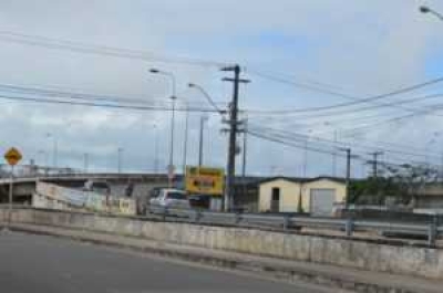 Carro perde a direção e sobe em mureta da ponte Aracaju/Barra (Foto ilustrativa: Arquivo Portal Infonet)