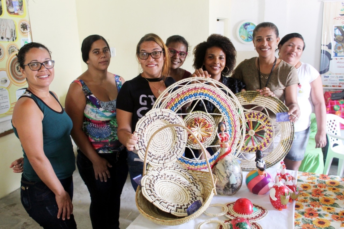 Mulheres do Baixo São Francisco superam a pobreza com artesanato da palha do ouricuri (Foto: Ednilson Barbosa)