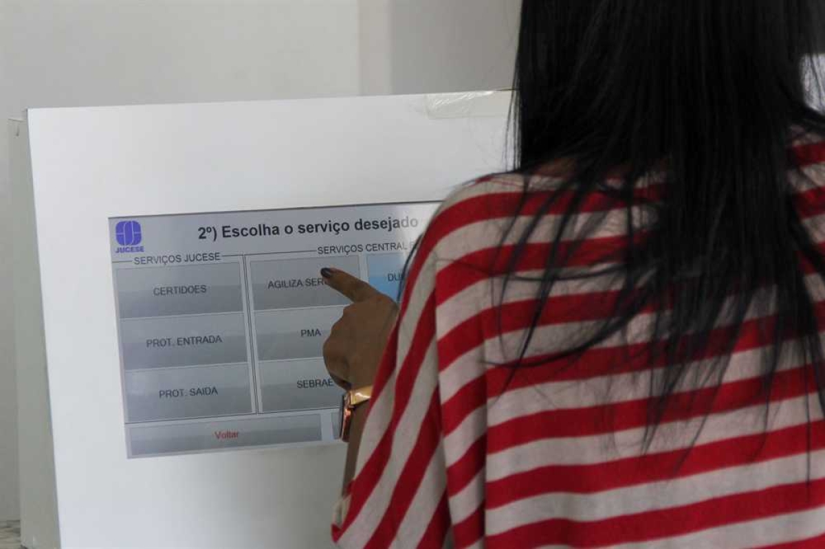 Empreendedor pode dar entrada ao processo de abertura da empresa na Jucese de forma presencial ou totalmente online (Foto: Jucese)