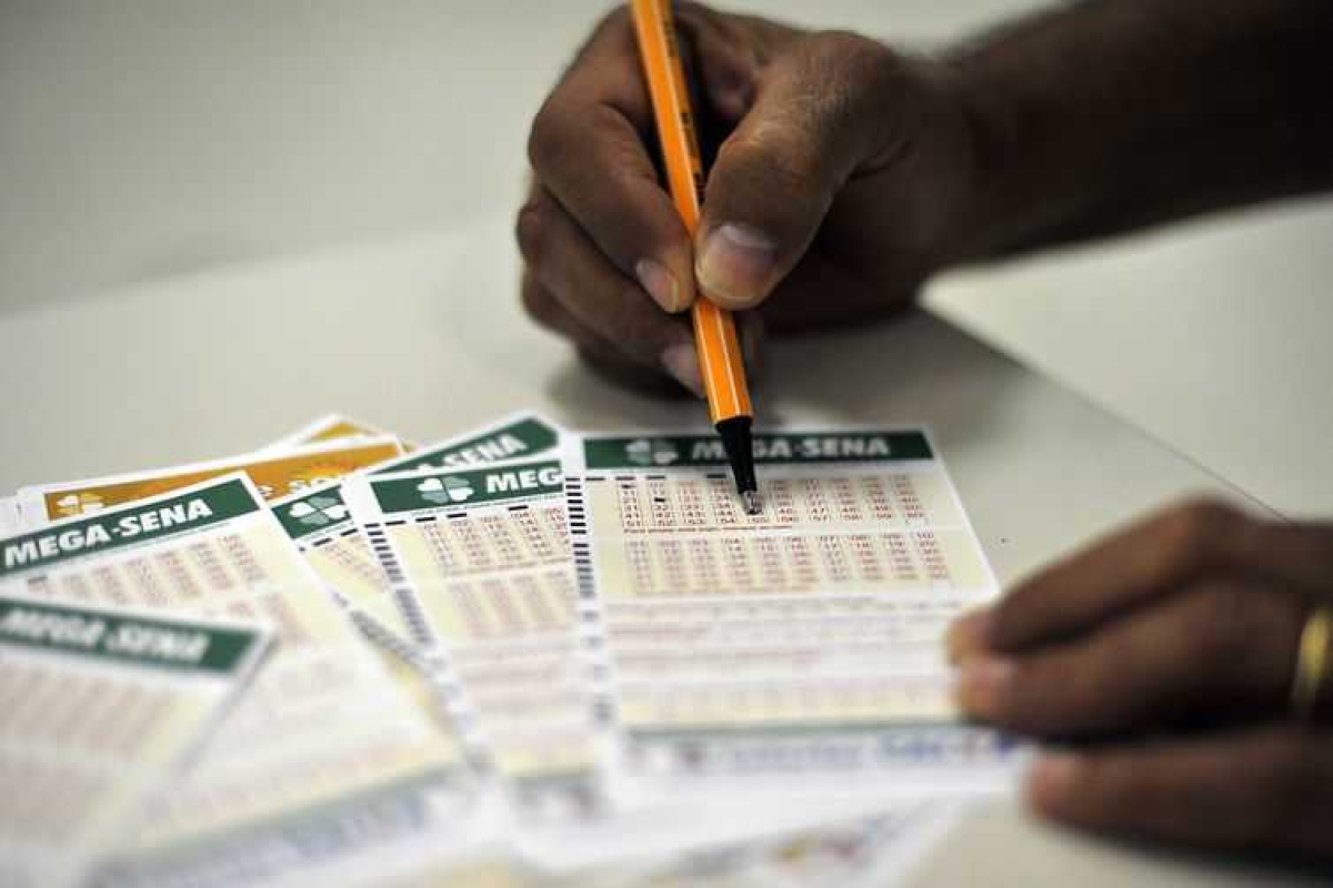 Mega-Sena sorteia neste sábado prêmio de R$ 105 milhões (Foto: Marcello Casal Jr./ Agência Brasil)
