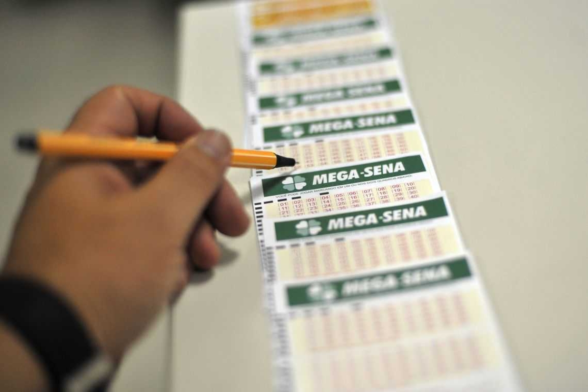 Mega-Sena acumula e deve pagar R$ 125 milhões no próximo sorteio (Foto: Marcello Casal Jr./ Agência Brasil)