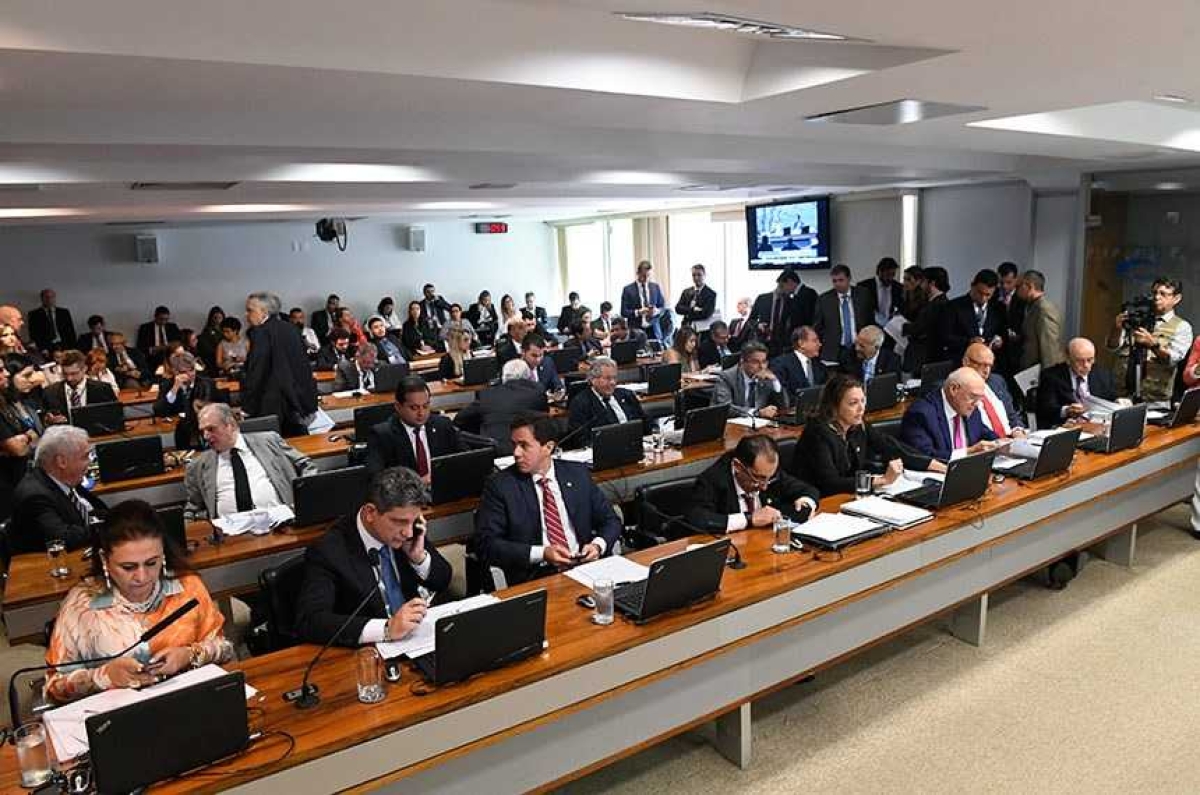Proposta aprovada na Comissão de Assuntos Econômicos busca evitar abusos de empresas concessionários de serviços
(Foto: Edilson Rodrigues/ Agência Senado)