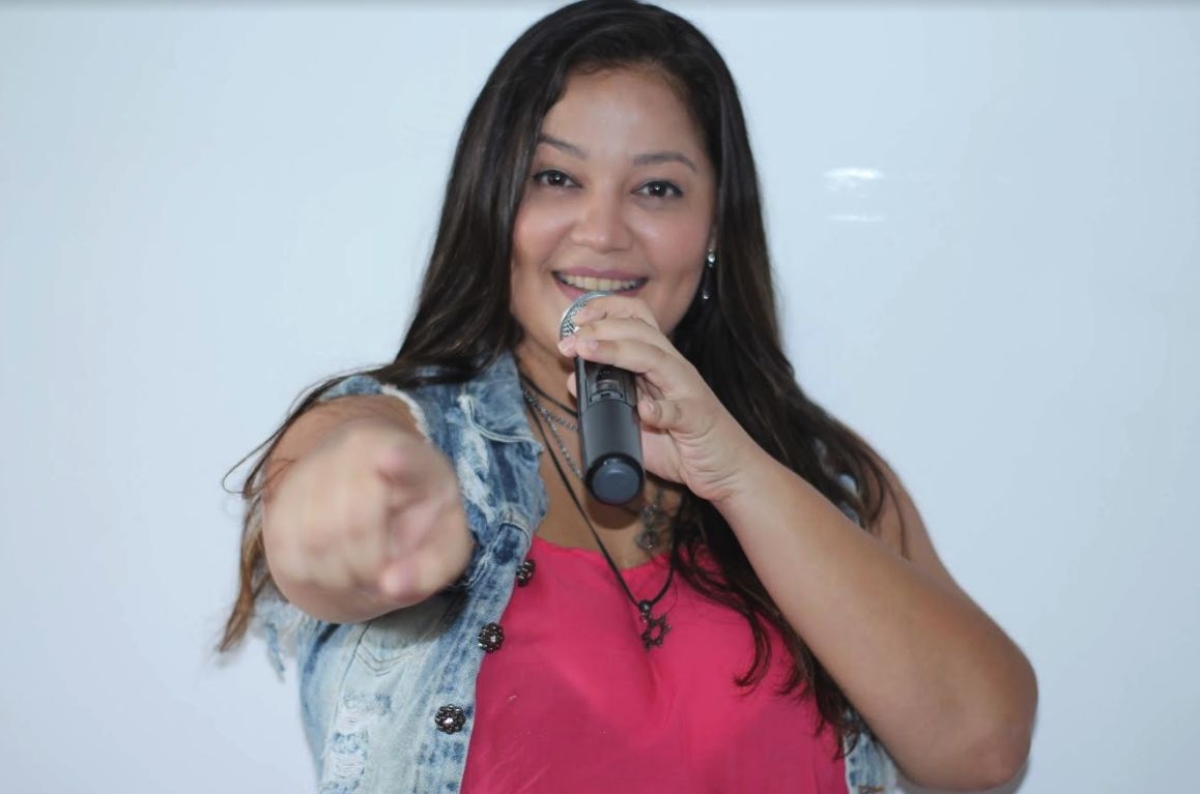 Dana Estavo apresenta "Baú da Dana" (Foto: Divulgação)