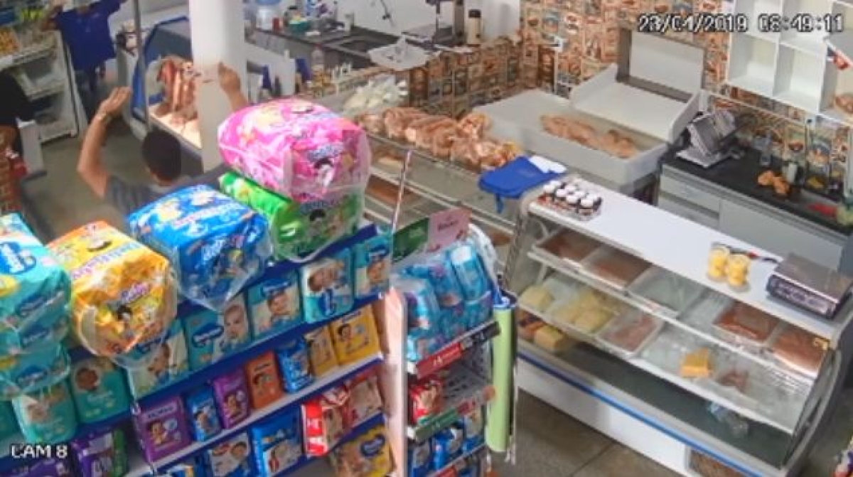 Suspeitos de roubo em estabelecimento comercial são indiciados pela Polícia Civil (Imagem: Reprodução de vídeo/ SSP/SE)