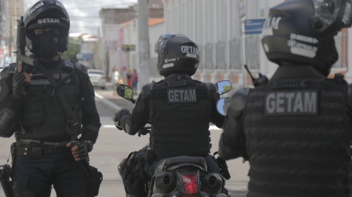 Quatro homens em veículo roubado entram em confronto com o Getam e morrem no Jardim Centenário (Foto: SSP/SE)