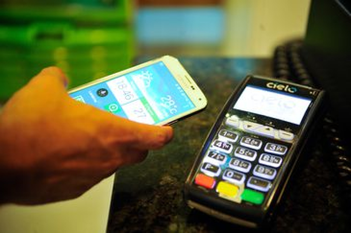 No Brasil, mais de 14% dos entrevistados realizam operações financeiras por meio de smartphones (Foto de arquivo: Marcello Casal Jr./ Agência Brasil)