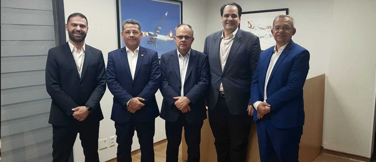 Em diálogo com o vice-presidente de Vendas e Marketing da Gol, Eduardo Bernardes Neto, e com o executivo Bhrener Matos, a companhia aérea anunciou o início das atividades de
um novo voo, para os trechos Aracaju - São Paulo - Aracaju já a partir desta semana (Foto: Governo de Sergipe)