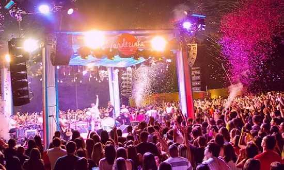 A proposta que foi idealizada pelo próprio cantor, traz músicas autorais e de outros artistas ao ar livre (Foto: Assessoria do Evento)