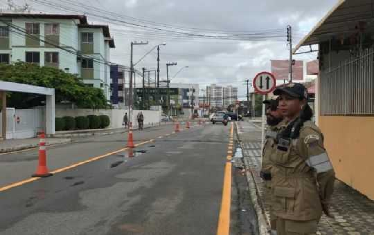 SMTT instala nova sinalização na rua Rafael de Aguiar e população aprova readequação de sentido (Foto: SMTT/Aracaju)